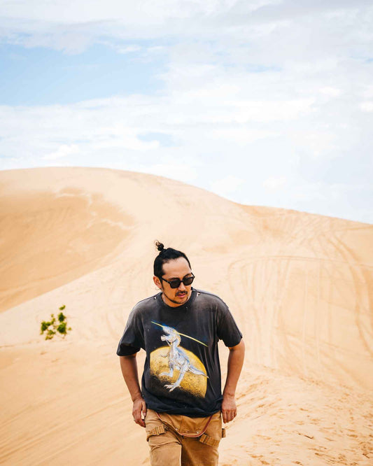 Saint Mxxxxxx xOver 空山基 - T-REX SRYM_SS TEE