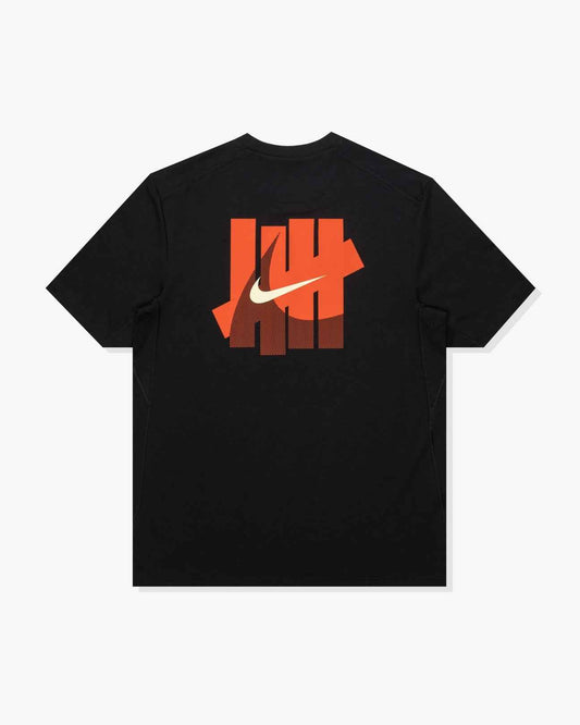 UNDEFEATED xOver Nike - ACTP X NIKE NRG PRIMARY 短袖 Tee (黑色)