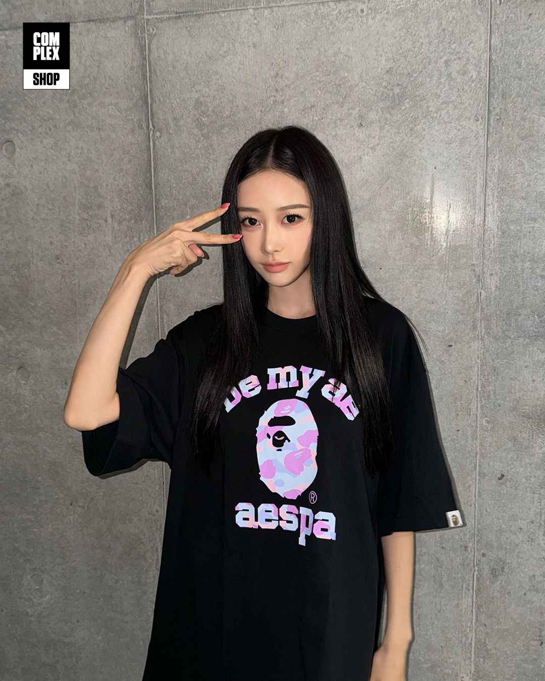 BAPE xOver Aespa- 學院寬鬆Tee (黑色)