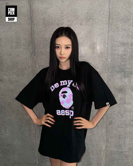 BAPE xOver Aespa- 學院寬鬆Tee (黑色)
