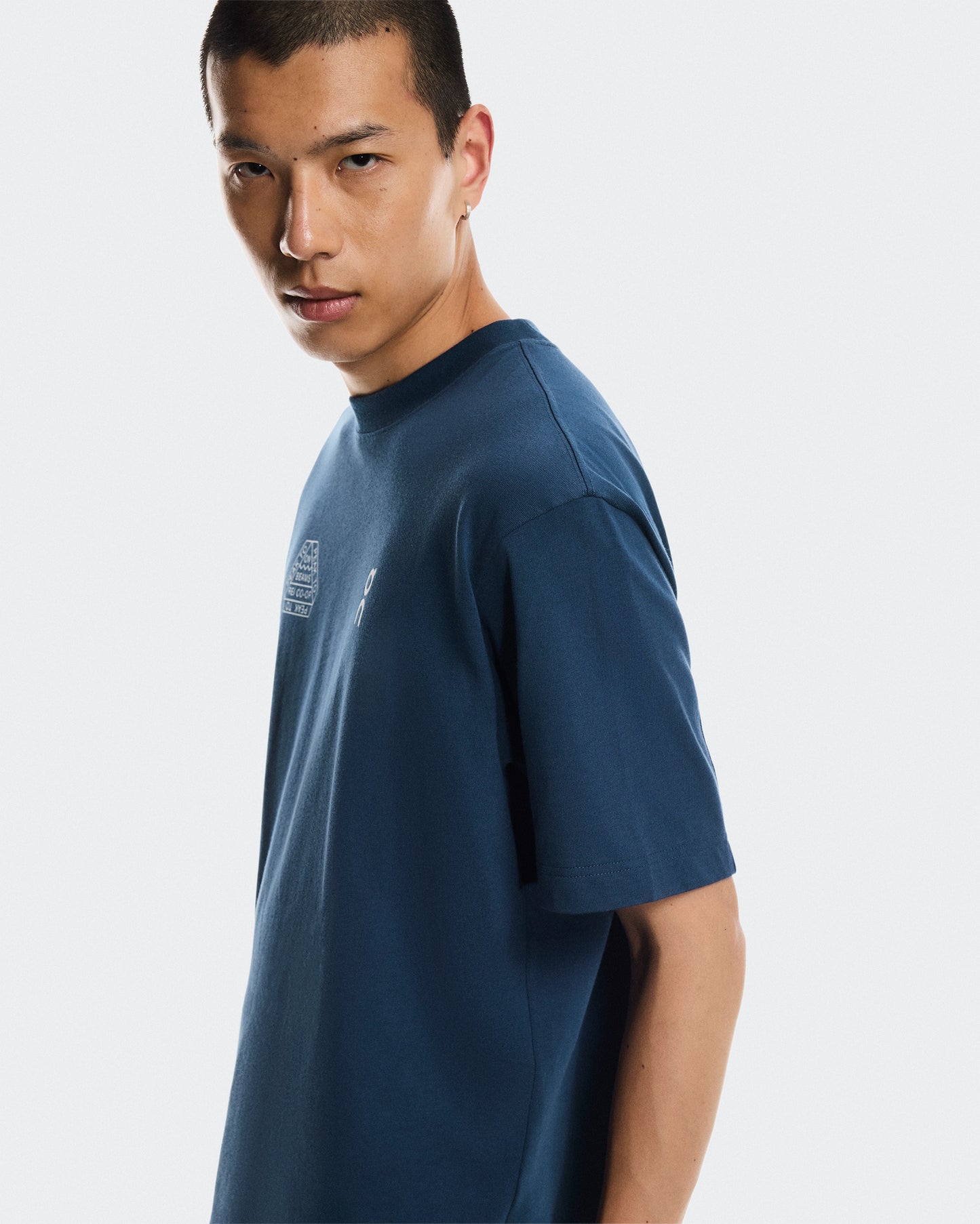 On xOver BEAMS xOver REI 三方聯名Tee