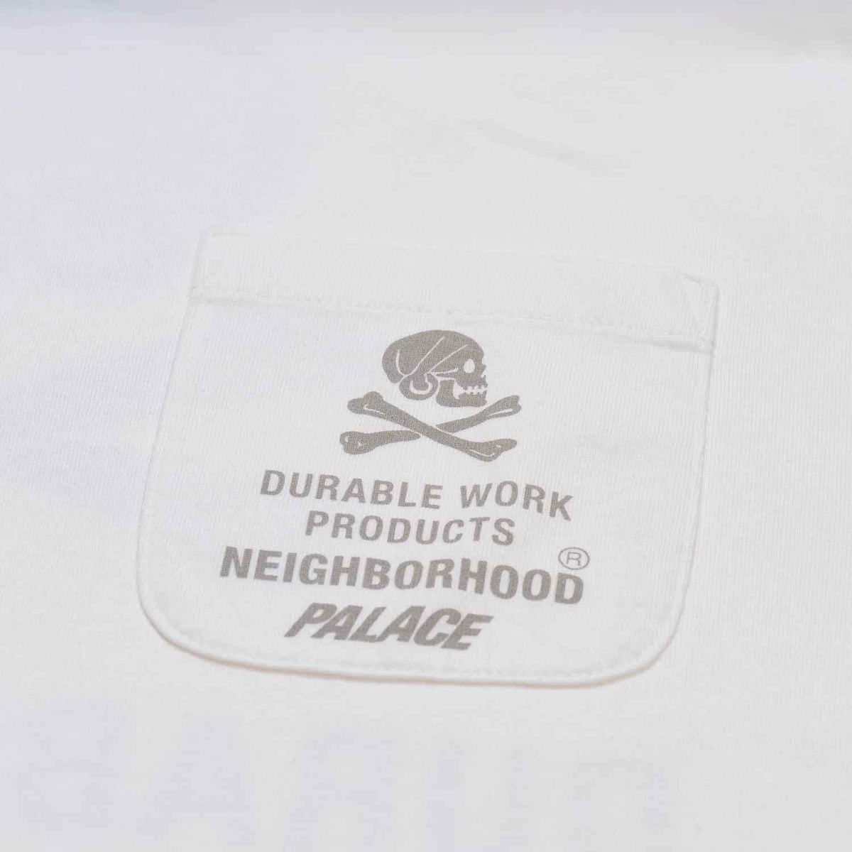 PALACE xOver NEIGHBORHOOD - Pocket Tee (白色)