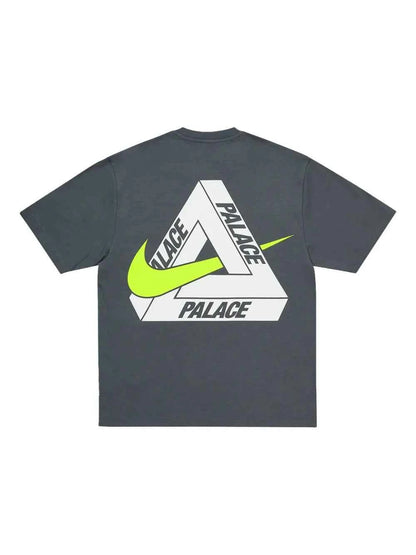 PALACE xOver Nike - Tri Swoosh Tee (深灰色)