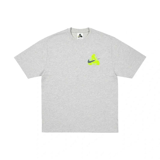 PALACE xOver Nike - Tri Swoosh Tee (淺灰色)