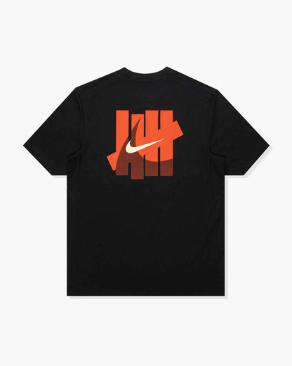 UNDEFEATED xOver Nike - ACTP X NIKE NRG PRIMARY 短袖 Tee (黑色)