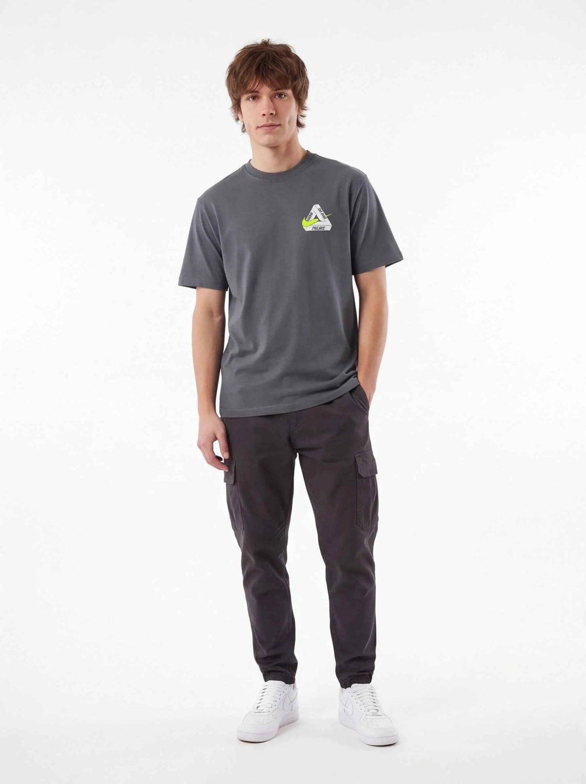 PALACE xOver Nike - Tri Swoosh Tee (深灰色)