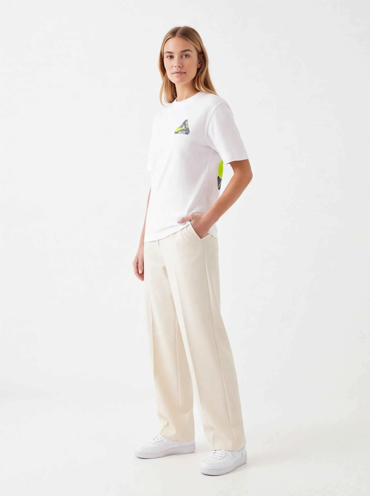 PALACE xOver Nike - Tri Swoosh Tee (白色)