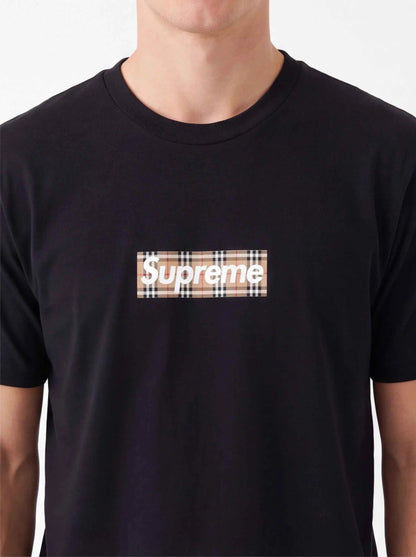 Supreme xOver Burberry - Box Logo Tee (黑色)