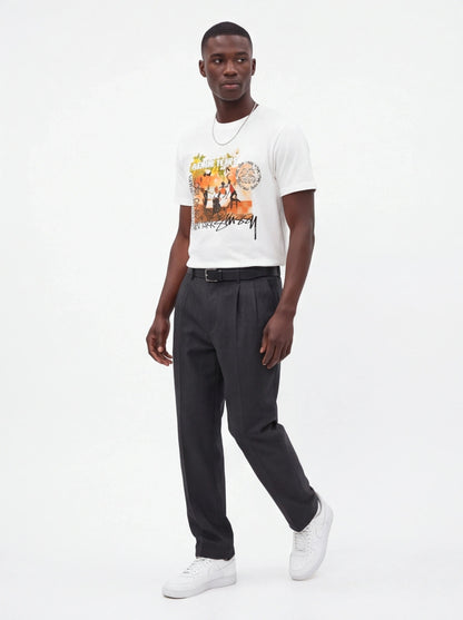 xOver Stussy x Denim Tears 聯名白色短袖T恤，胸前印有 Annie Lee 經典藝術畫作與品牌標誌