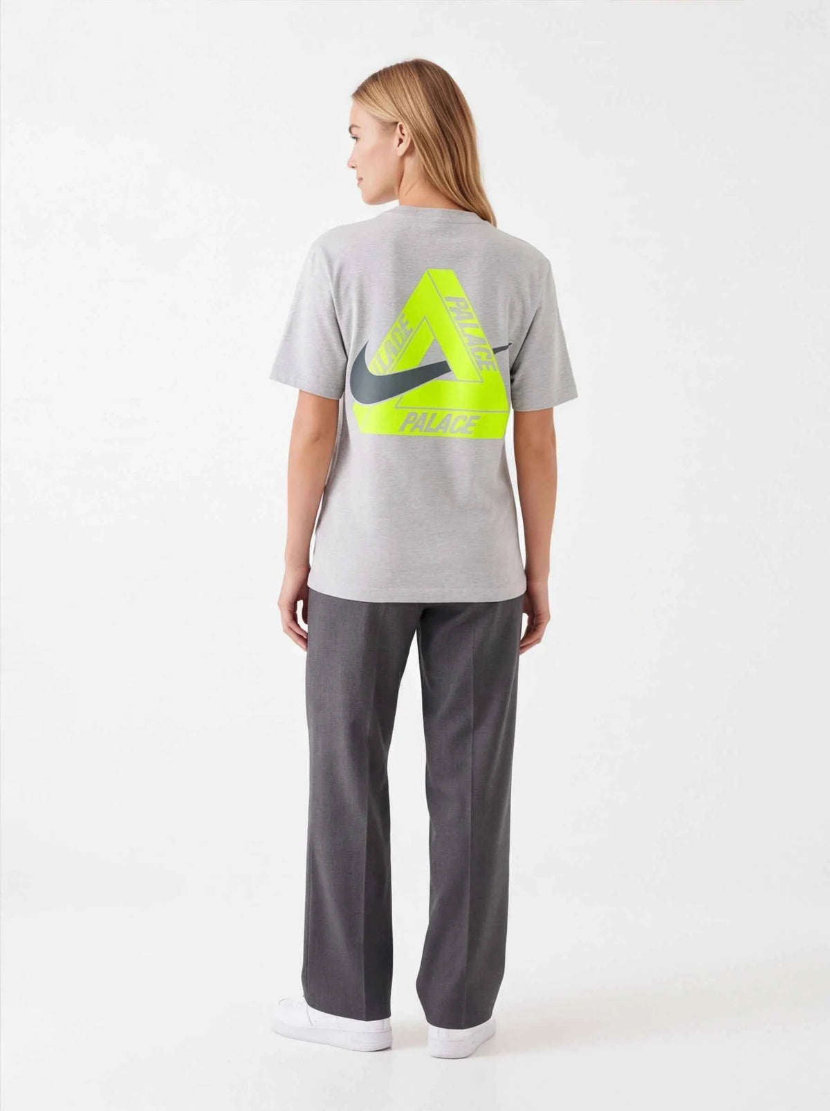 PALACE xOver Nike - Tri Swoosh Tee (淺灰色)