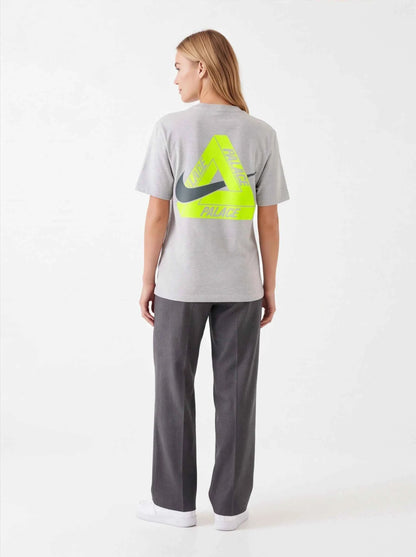 PALACE xOver Nike - Tri Swoosh Tee (淺灰色)